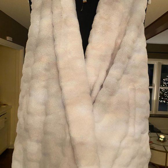 NWT (other) Lucy Women's White Ivory Faux Fur Ivory Vest. Size Large - Picture 6 of 10
